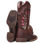 Bota Texana Feminina Couro Fóssil Café Bordado Flores e Florão Rosa Bico Quadrado – Tatu Virado