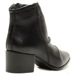 Bota De Bico Fino Em Couro De Cabra Preto