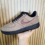 TENIS NK AIR FORCE 1 SIMB BORDADO MARROM