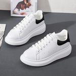 TENIS ALEXANDER MCQUEEN OVERSIZED BRANCO COM PRETO