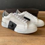 TENIS PHILIPP PLEIN BRANCO DETALHE CAVEIRA PRETA 