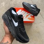 TENIS NK AIR MAX 90 PRETO CADARÇO DIFERENTE