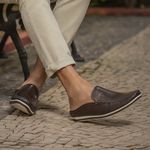 Mule Masculino Dumont em Couro - Café 