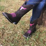 Bota Texana Feminina Café Boi Rosa em Couro