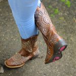 Bota Feminina Texana Tucson - Couro Euro Texas Wisky - Solado Flor