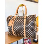 Mala marrom com nude