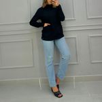 Blusa Ravena preta textura com bolsos e gola alta Trituê