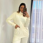 Blusa Ravena off white textura com bolsos e gola alta Trituê 