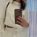 Blusa Ravena off white textura com bolsos e gola alta Trituê 