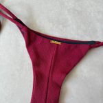Calcinha Biquíni Acapulco Avulsa Fio Duplo Amarração Lateral Textura Cereja Crepono Trituê