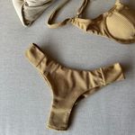 Calcinha biquíni Phoenix fio duplo lateral plissada dourado Trituê