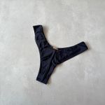 Calcinha Biquíni Alba Avulsa Fio Duplo Argola Banho Ouro Cintura Média Preta Trituê