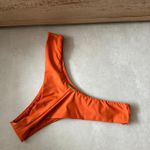 Calcinha Alba laranja fio duplo argola banho ouro cintura média Trituê 