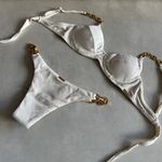 Top Deli meia taça off white com corrente Trituê 