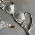 Top Deli meia taça off white com corrente Trituê 
