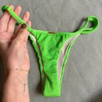 Calcinha Carol avulsa c/ regulagem verde limão meio fio textura Trituê 