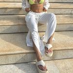 Calça Tropical pantalona com fenda off white Trituê