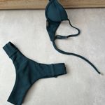 Calcinha biquíni Phoenix fio duplo lateral plissada verde campestre Trituê 