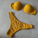 Calcinha Asa Delta Textura empina bumbum mostarda Trituê 