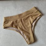 Calcinha biquíni hot pants textura dourado Trituê