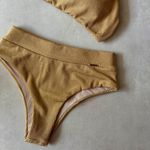 Calcinha biquíni hot pants textura dourado Trituê