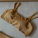 Top Grécia faixa textura dourado com argolas Trituê
