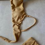 Top Grécia faixa textura dourado com argolas Trituê