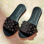 Rasteira Flat Monopólio Júlia Couro Preto
