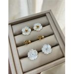 Brinco Flor G Madrepérola Banhado a Ouro