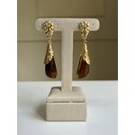 Brinco Longo Resina Marrom Banhado a Ouro