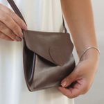 Bolsa de Couro - Carinho - Madeira