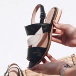 Sandália Rasteira - FOLHA - Preta e Off White - 842.96