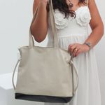 Bolsa de Couro - AURA - Off White e Preta