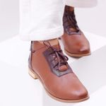 Bota - SINGULAR - Chocolate e Madeira - 664.48