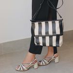 Sandália Peep Toe - EVOLUIR- Off White e Preta - 177.52