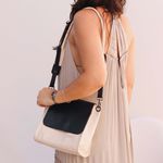 Bolsa de Couro - ACOLHER - Off White e Preta