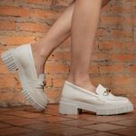 Mocassim Franshoes Feminino Tratorado Off White com Metal Prata