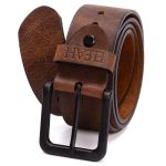 Cinto casual largura 40 mm em couro soleta na cor chocolate com fivela preta 