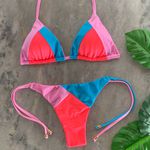 Biquíni Laís Cortininha Azul Rosa e Coral