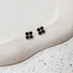 Brinco Trevo Cravejado preto Prata 925