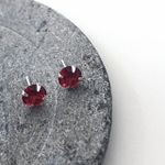 Brinco Solitario Vermelho 8 mm Prata 925