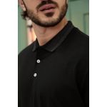 POLO COM DETALHE METAL