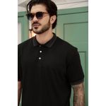 POLO COM DETALHE METAL