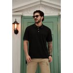 POLO COM DETALHE METAL