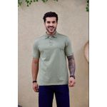 POLO COM DETALHE METAL