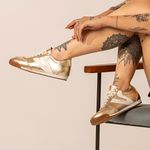 Tênis Feminino Couro Legítimo Naomi Dourado Casual Vittal Clássico Retrô