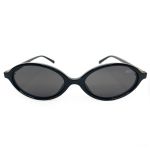 Óculos de sol HD com armação preta, hastes pretas com detalhe dourado e lentes fume com proteção UV