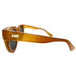 Óculos de Sol Owl HD em acetato laranja translúcido com as lentes em fumê. Modelo hype casual