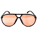 Óculos de sol HD Charlie Chestnut com armação em preta, detalhe dourado na haste, lentes laranjas e proteção UV