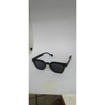 Óculos de sol HD Vibe All Black com armação e hastes pretas e lentes fumê com proteção UV